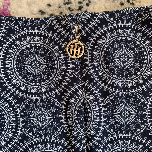 Tommy Hilfiger bell sleeve black patterned dress! - Picture 5 of 5